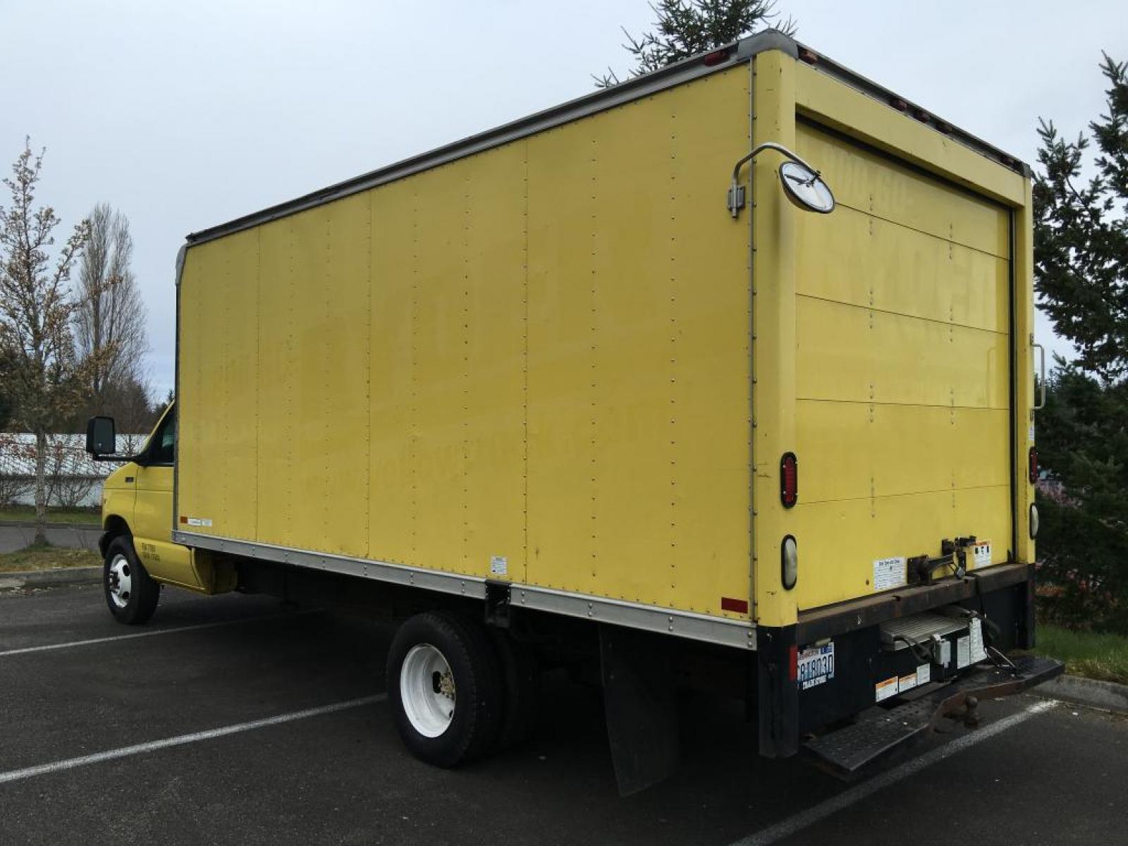 1998 Yellow box truck /Gray Ford Econoline Commercial Cutaway cutaway box (1FDWE37L5WH) with an V-8 engine, Automatic transmission, located at 1283 SE Sedgwick Road, Port Orchard, WA, 98366, (360) 876-9300, 47.505535, -122.635643 - For the movers and contractors of the world. This is a ex-Ryder truck, huge box with a ramp and a few internal shelving built in. Shelves can be removed! We also rent this vehicle in our sister company Affordable Car Rentals (ACR). You can buy it or you can rent it! You can't find these just an - Photo #2