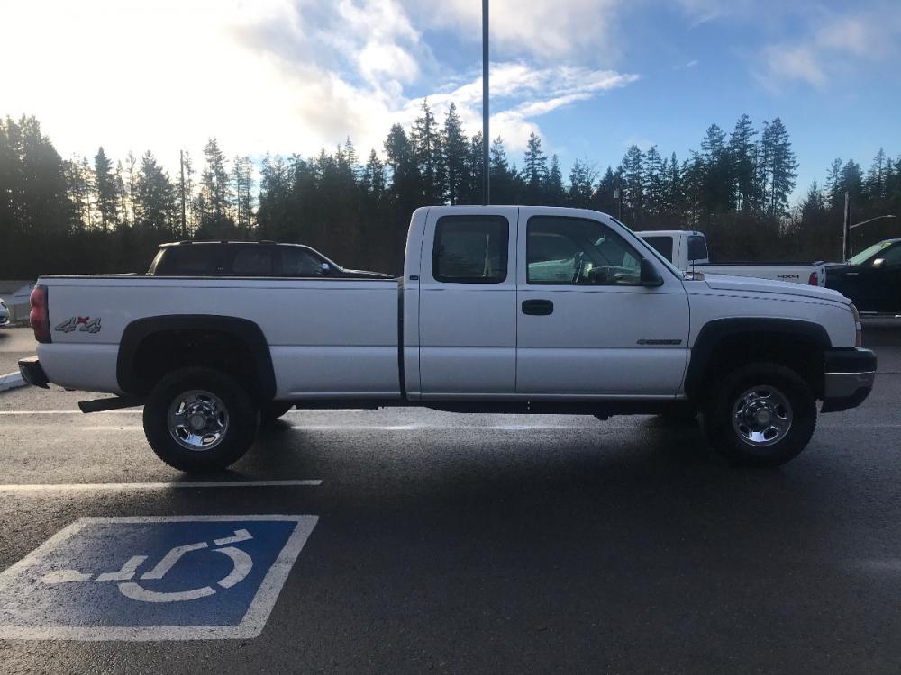 2006 White /Gray Chevrolet 2500 HD LS (1GCHK29U76E) with an 6.0 V8 engine, 6 Speed Automatic transmission, located at 1283 SE Sedgwick Road, Port Orchard, WA, 98366, (360) 876-9300, 47.505535, -122.635643 - This 3-4 ton long box HD Chevrolet features the 6.0 liter V-8, automatic transmission and only has had 2 previous owners from right here in the Northwest. Featuring a Bed Liner, 4 Wheel Drive, LS model with tow package, power group, A-C and much more. Check out the pictures, as this truck is a deal - Photo #6