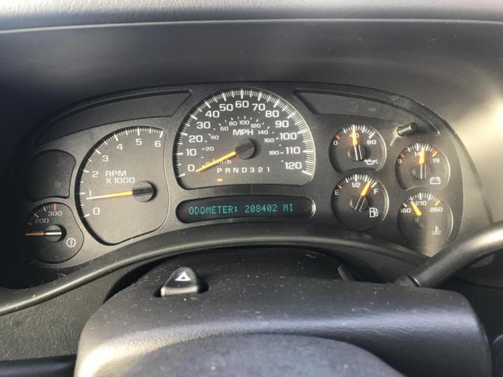 2006 White /Gray Chevrolet Silverado 2500 HD Extended Cab LS Pickup 4D 8 ft (1GCHK29U76E) with an 6.0 V8 engine, Automatic transmission, located at 1283 SE Sedgwick Road, Port Orchard, WA, 98366, (360) 876-9300, 47.505535, -122.635643 - **Dealer Statement: The Trade Store offers the nicest previously owned inventory you'll find of cars, vans, trucks and more. We offer many banks, credit unions and special financing options to fit your needs regardless of your credit, as well as sourcing of specific vehicles for qualified custom - Photo #14