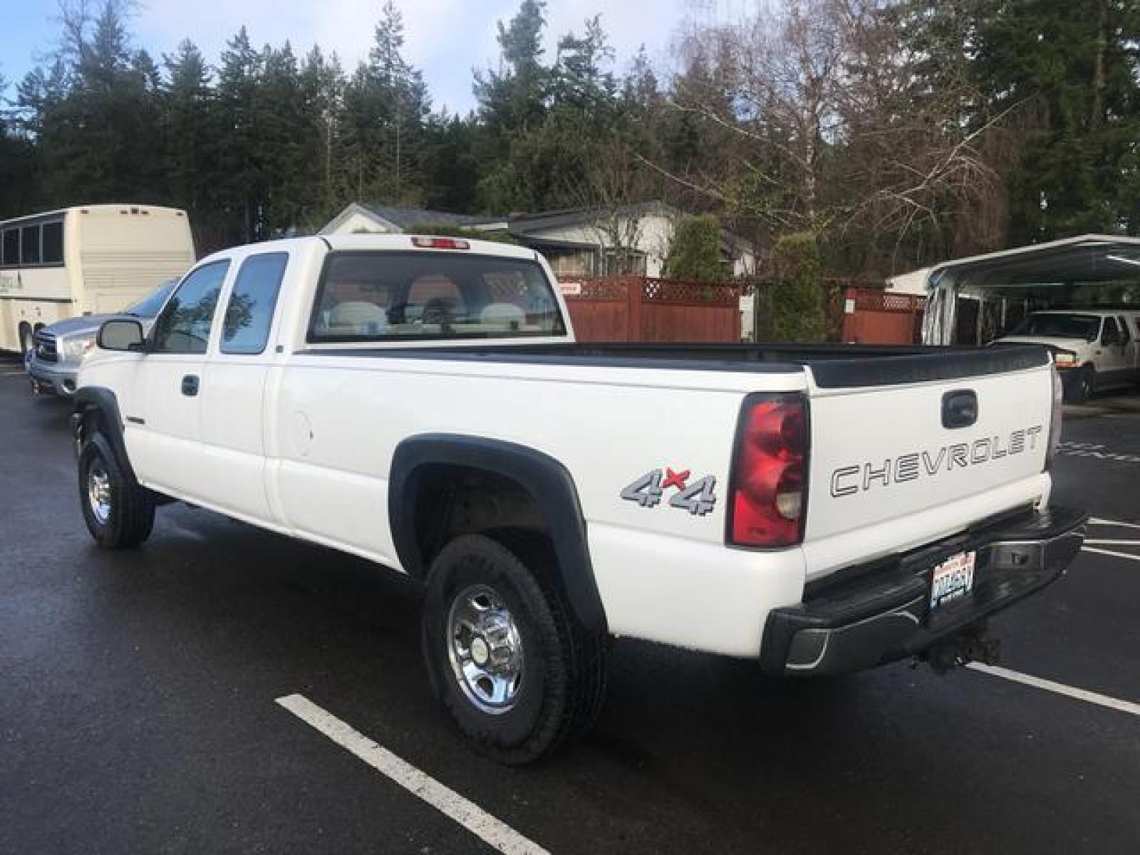 2006 White /Gray Chevrolet Silverado 2500 HD Extended Cab LS Pickup 4D 8 ft (1GCHK29U76E) with an 6.0 V8 engine, Automatic transmission, located at 1283 SE Sedgwick Road, Port Orchard, WA, 98366, (360) 876-9300, 47.505535, -122.635643 - **Dealer Statement: The Trade Store offers the nicest previously owned inventory you'll find of cars, vans, trucks and more. We offer many banks, credit unions and special financing options to fit your needs regardless of your credit, as well as sourcing of specific vehicles for qualified custom - Photo #3