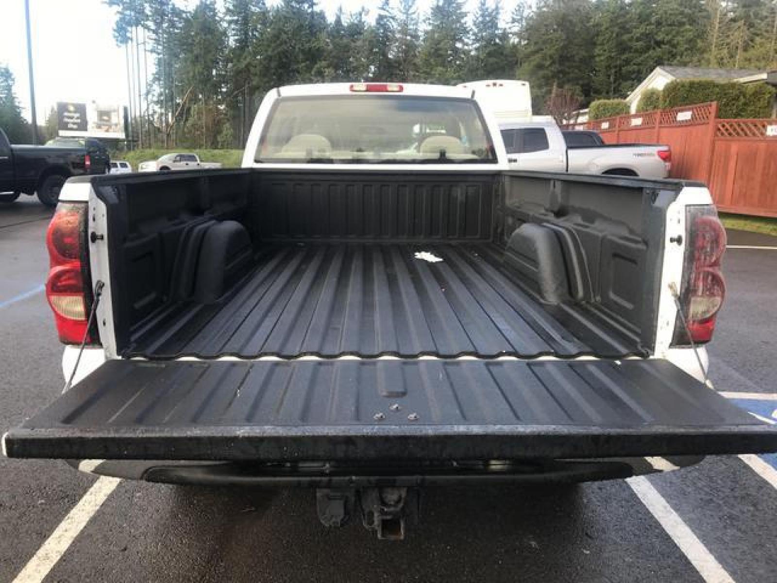 2006 White /Gray Chevrolet Silverado 2500 HD Extended Cab LS Pickup 4D 8 ft (1GCHK29U76E) with an 6.0 V8 engine, Automatic transmission, located at 1283 SE Sedgwick Road, Port Orchard, WA, 98366, (360) 876-9300, 47.505535, -122.635643 - **Dealer Statement: The Trade Store offers the nicest previously owned inventory you'll find of cars, vans, trucks and more. We offer many banks, credit unions and special financing options to fit your needs regardless of your credit, as well as sourcing of specific vehicles for qualified custom - Photo #11