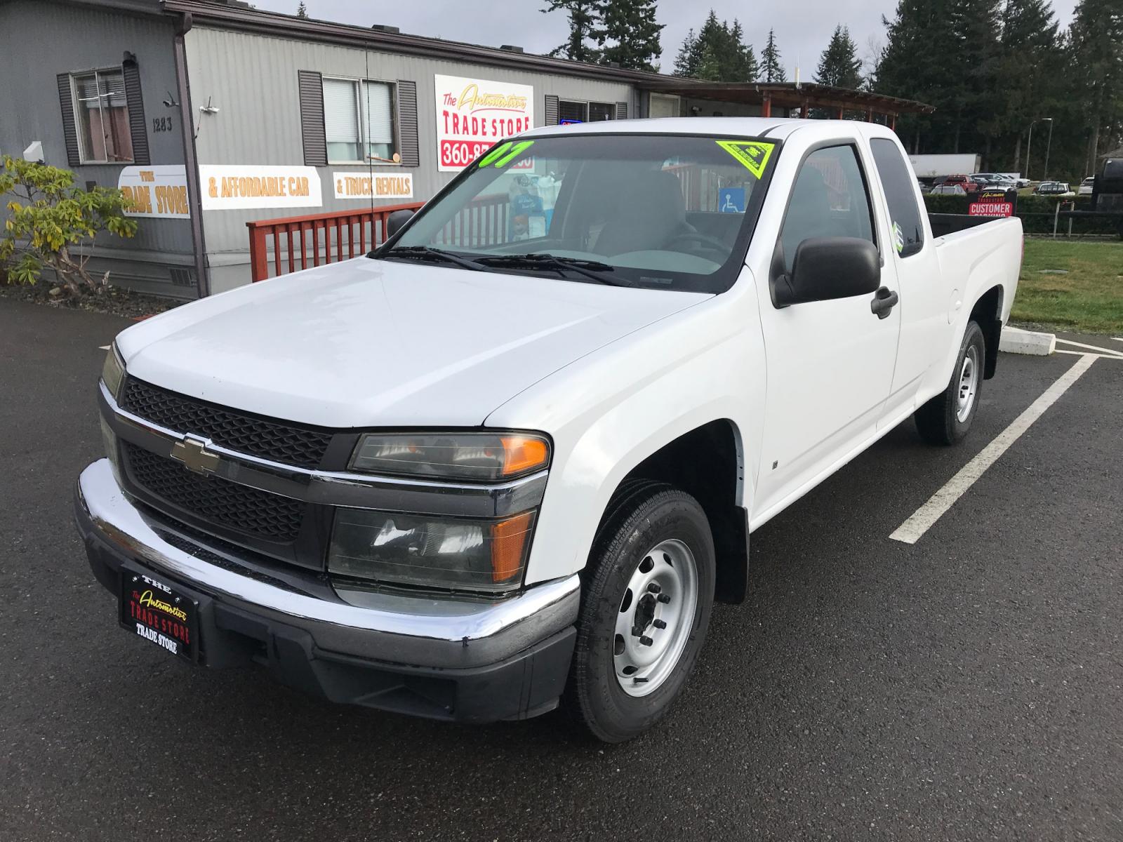 2007 White /Gray Chevrolet Colorado LS Ext. Cab 2WD (1GCCS19E278) with an 3.7L L5 DOHC 20V engine, Automatic transmission, located at 1283 SE Sedgwick Road, Port Orchard, WA, 98366, (360) 876-9300, 47.505535, -122.635643 - Awesome local "Trade-In" with meticulous service records! 2007 Chevrolet Colorado LS Ex-Cab truck with an automatic transmission. Featuring ABS brakes, A-C, Cruise, Tilt, AM-FM-MP3, Bed-Liner and more. Great truck for commuting, working around the house or possibly for that first time buyer? We of - Photo #1