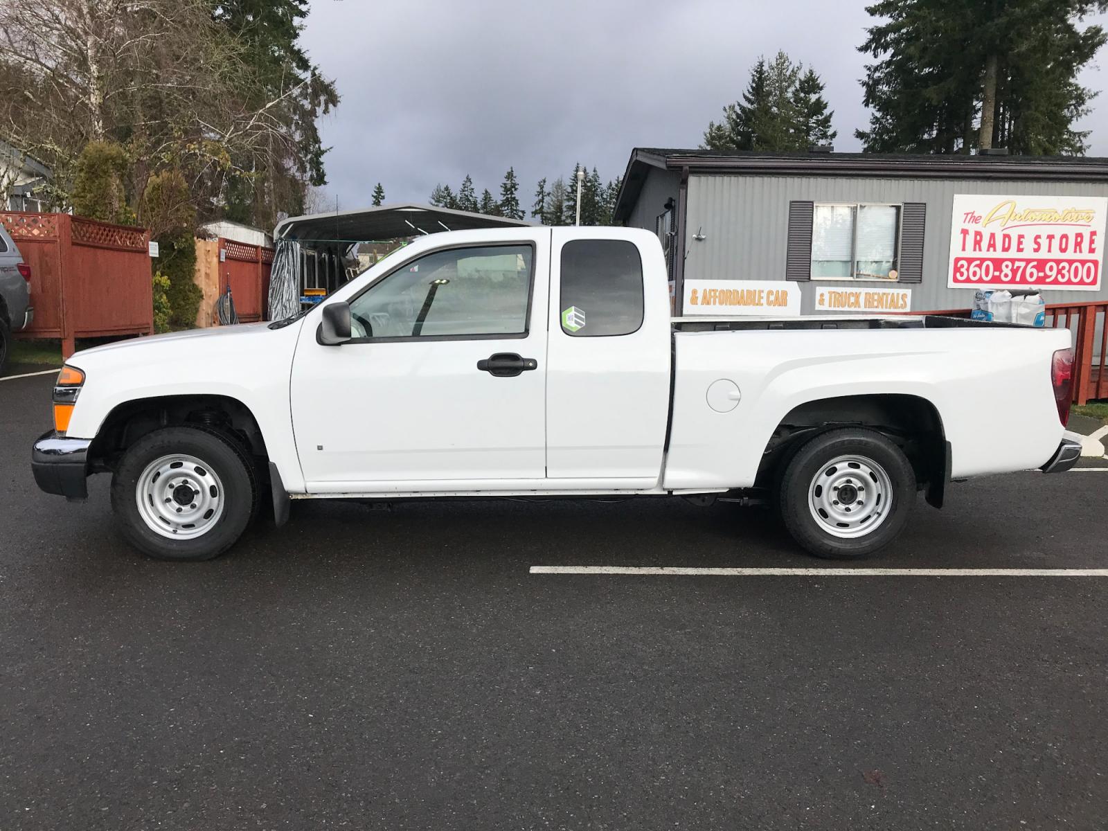 2007 White /Gray Chevrolet Colorado LS Ext. Cab 2WD (1GCCS19E278) with an 3.7L L5 DOHC 20V engine, Automatic transmission, located at 1283 SE Sedgwick Road, Port Orchard, WA, 98366, (360) 876-9300, 47.505535, -122.635643 - Awesome local "Trade-In" with meticulous service records! 2007 Chevrolet Colorado LS Ex-Cab truck with an automatic transmission. Featuring ABS brakes, A-C, Cruise, Tilt, AM-FM-MP3, Bed-Liner and more. Great truck for commuting, working around the house or possibly for that first time buyer? We of - Photo #2
