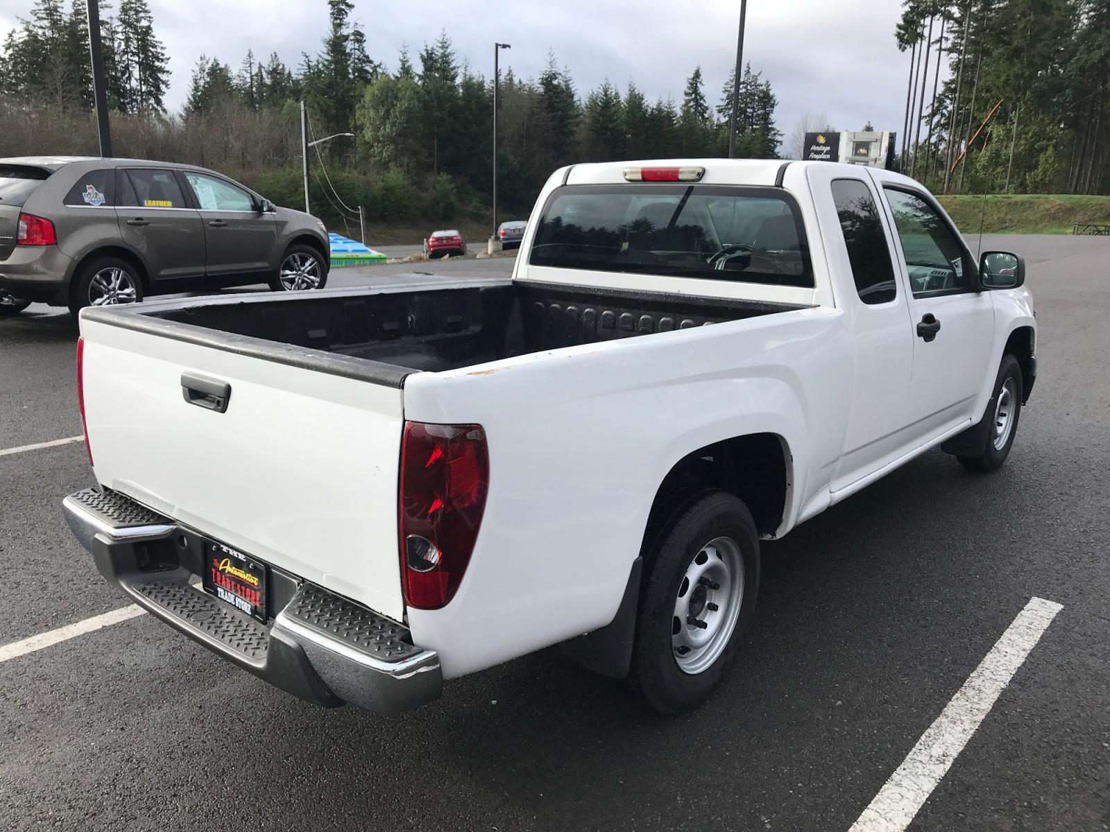 2007 White /Gray Chevrolet Colorado LS Ext. Cab 2WD (1GCCS19E278) with an 3.7L L5 DOHC 20V engine, Automatic transmission, located at 1283 SE Sedgwick Road, Port Orchard, WA, 98366, (360) 876-9300, 47.505535, -122.635643 - Awesome local "Trade-In" with meticulous service records! 2007 Chevrolet Colorado LS Ex-Cab truck with an automatic transmission. Featuring ABS brakes, A-C, Cruise, Tilt, AM-FM-MP3, Bed-Liner and more. Great truck for commuting, working around the house or possibly for that first time buyer? We of - Photo #5