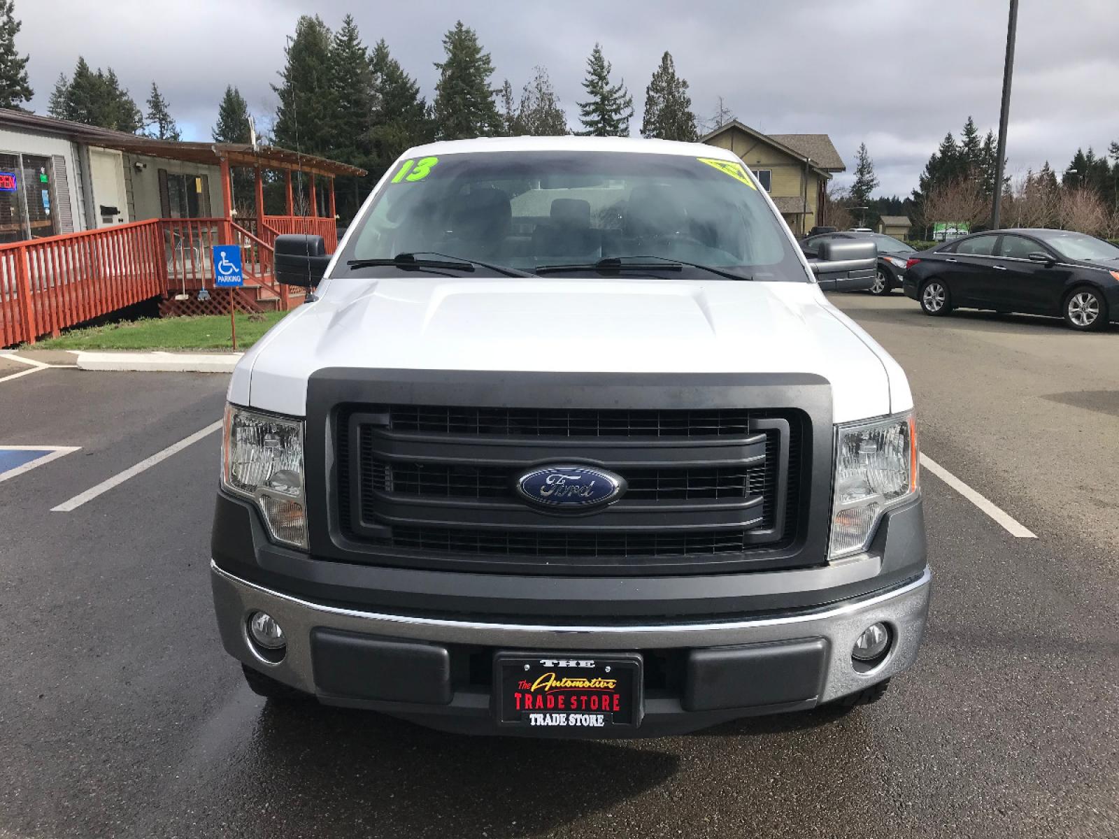 2013 White /Gray Ford F-150 XLT SuperCab 8-ft. Bed 2WD ( 1FTEX1CM8D) with an 3.7L V6 DOHC 24V engine, 6-Speed Automatic transmission, located at 1283 SE Sedgwick Road, Port Orchard, WA, 98366, (360) 876-9300, 47.505535, -122.635643 - Come check out this great family or work truck! Featuring the 3.7-liter V6 with an automatic transmission and FlexFuel, 4-wheel ABS, power Locks/Windows, cruise control, tilt wheel and stereo with CD/FM/AM. Tow Hitch and a Bed-liner. We offer multiple lenders for your convenience and warranty packag - Photo #8