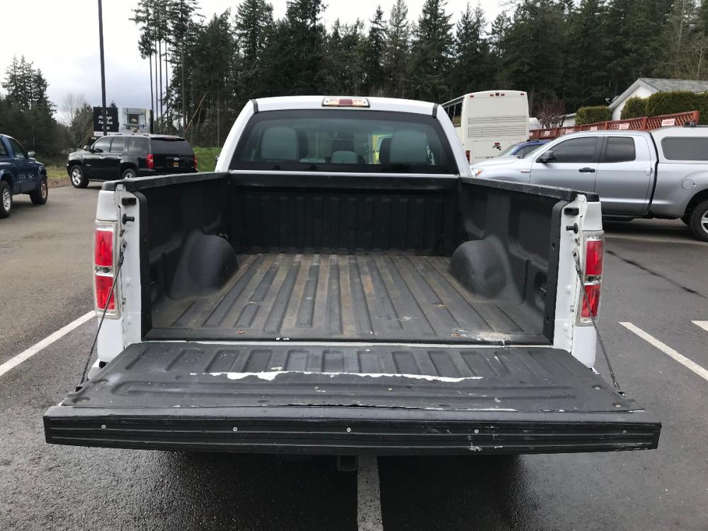 2013 White /Gray Ford F-150 XLT SuperCab 8-ft. Bed 2WD ( 1FTEX1CM8D) with an 3.7L V6 DOHC 24V engine, 6-Speed Automatic transmission, located at 1283 SE Sedgwick Road, Port Orchard, WA, 98366, (360) 876-9300, 47.505535, -122.635643 - Come check out this great family or work truck! Featuring the 3.7-liter V6 with an automatic transmission and FlexFuel, 4-wheel ABS, power Locks/Windows, cruise control, tilt wheel and stereo with CD/FM/AM. Tow Hitch and a Bed-liner. We offer multiple lenders for your convenience and warranty packag - Photo #11