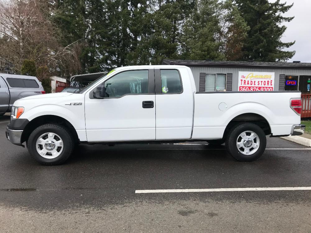2013 White /Gray Ford F-150 XLT SuperCab 8-ft. Bed 2WD ( 1FTEX1CM8D) with an 3.7L V6 DOHC 24V engine, 6-Speed Automatic transmission, located at 1283 SE Sedgwick Road, Port Orchard, WA, 98366, (360) 876-9300, 47.505535, -122.635643 - Come check out this great family or work truck! Featuring the 3.7-liter V6 with an automatic transmission and FlexFuel, 4-wheel ABS, power Locks/Windows, cruise control, tilt wheel and stereo with CD/FM/AM. Tow Hitch and a Bed-liner. We offer multiple lenders for your convenience and warranty packag - Photo #2
