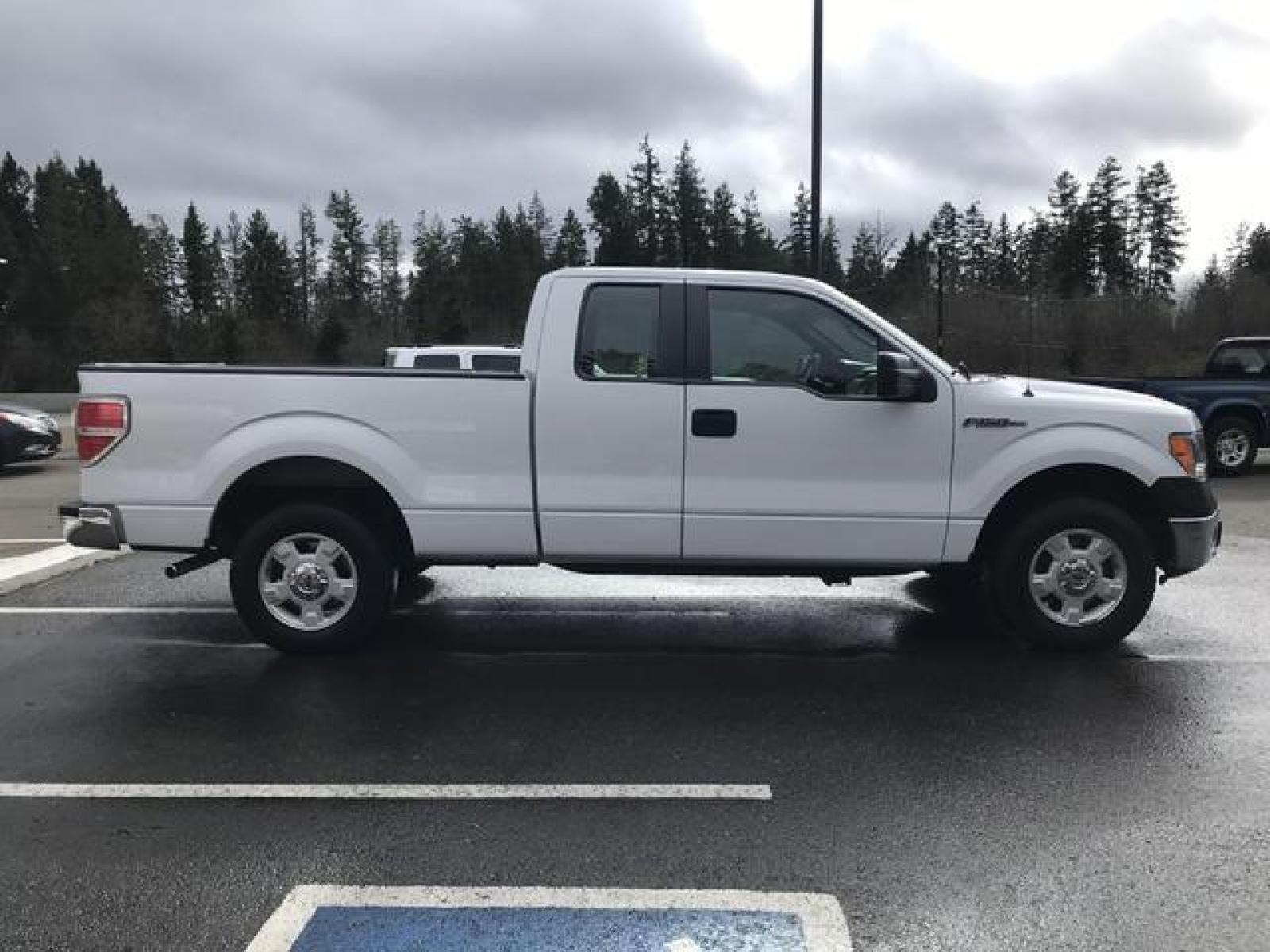 2013 White /Gray Ford F150 Super Cab XL Pickup 4D 6 1/2 ft (1FTEX1CM8DF) with an 3.7L V6 DOHC 24V engine, Automatic, 6-Spd transmission, located at 1283 SE Sedgwick Road, Port Orchard, WA, 98366, (360) 876-9300, 47.505535, -122.635643 - **Dealer Statement: The Trade Store offers the nicest previously owned inventory you'll find of cars, vans, trucks and more. We offer many banks, credit unions and special financing options to fit your needs regardless of your credit, as well as sourcing of specific vehicles for qualified custom - Photo #6
