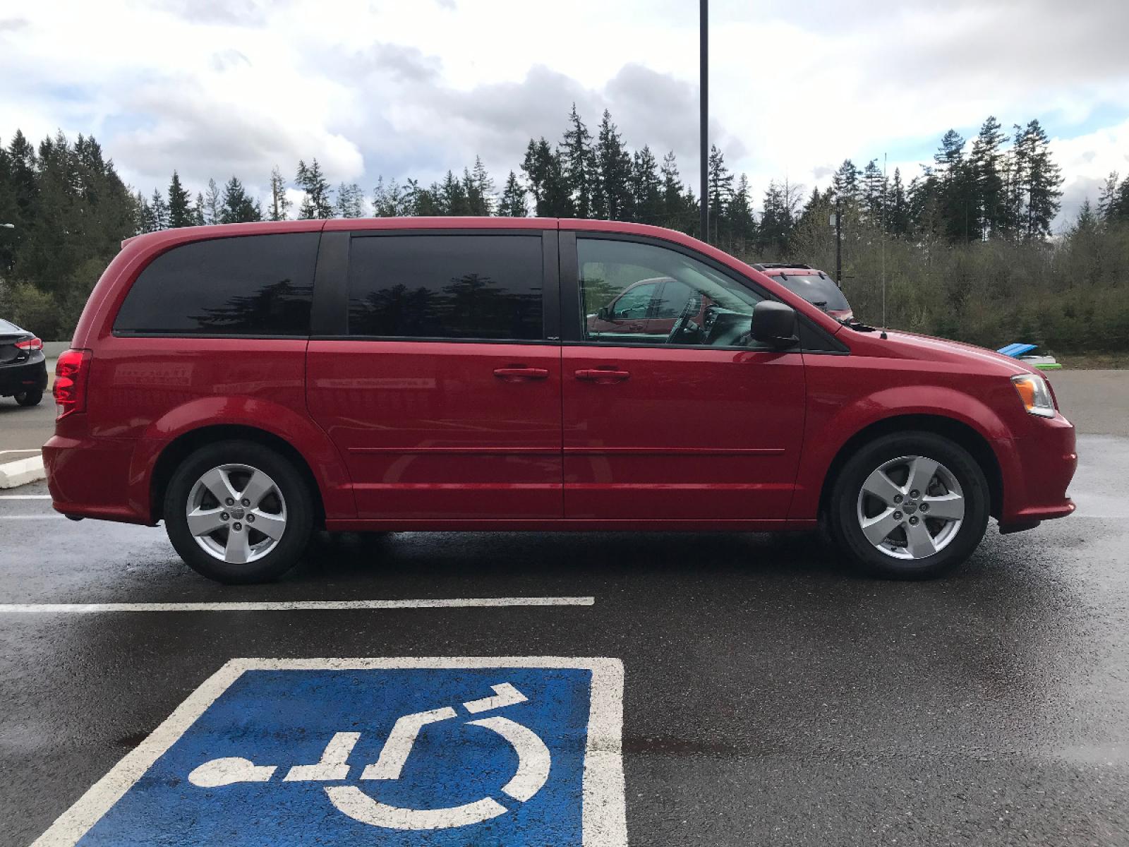 2013 Red /Black Dodge Grand Caravan SE (2C4RDGBG2DR) with an 3.6L V6 DOHC 24V engine, 6-Speed Automatic transmission, located at 1283 SE Sedgwick Road, Port Orchard, WA, 98366, (360) 876-9300, 47.505535, -122.635643 - Well maintained Affordable Car Rentals unit. Call for details and your appointment as this vehicle could be out on rental at any time. We can help arrange financing and warranty purchases too. Visit our website for more photos at thetradestorevehicles.com **Dealer Statement: The Trade Store offer - Photo #6