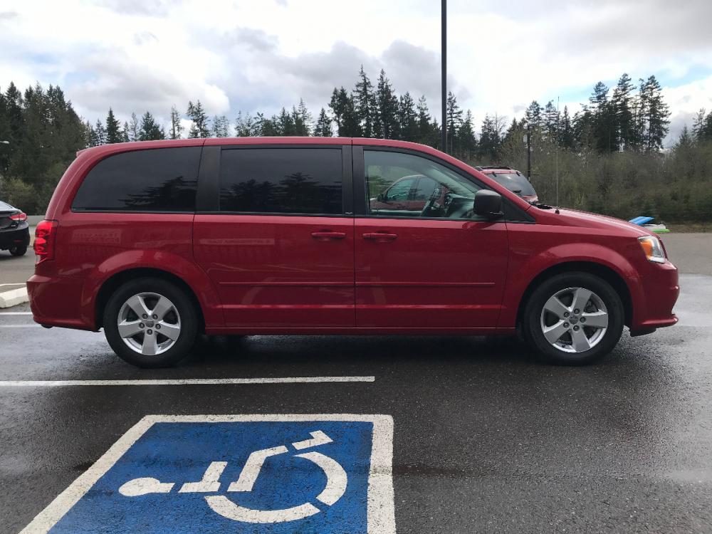 2013 Red /Black Dodge Grand Caravan SE (2C4RDGBG2DR) with an 3.6L V6 DOHC 24V engine, 6-Speed Automatic transmission, located at 1283 SE Sedgwick Road, Port Orchard, WA, 98366, (360) 876-9300, 47.505535, -122.635643 - **Dealer Statement: The Trade Store offers the nicest previously owned inventory you'll find of cars, vans, trucks and more. We offer many banks, credit unions and special financing options to fit your needs regardless of your credit, as well as sourcing of specific vehicles for qualified customers - Photo #5