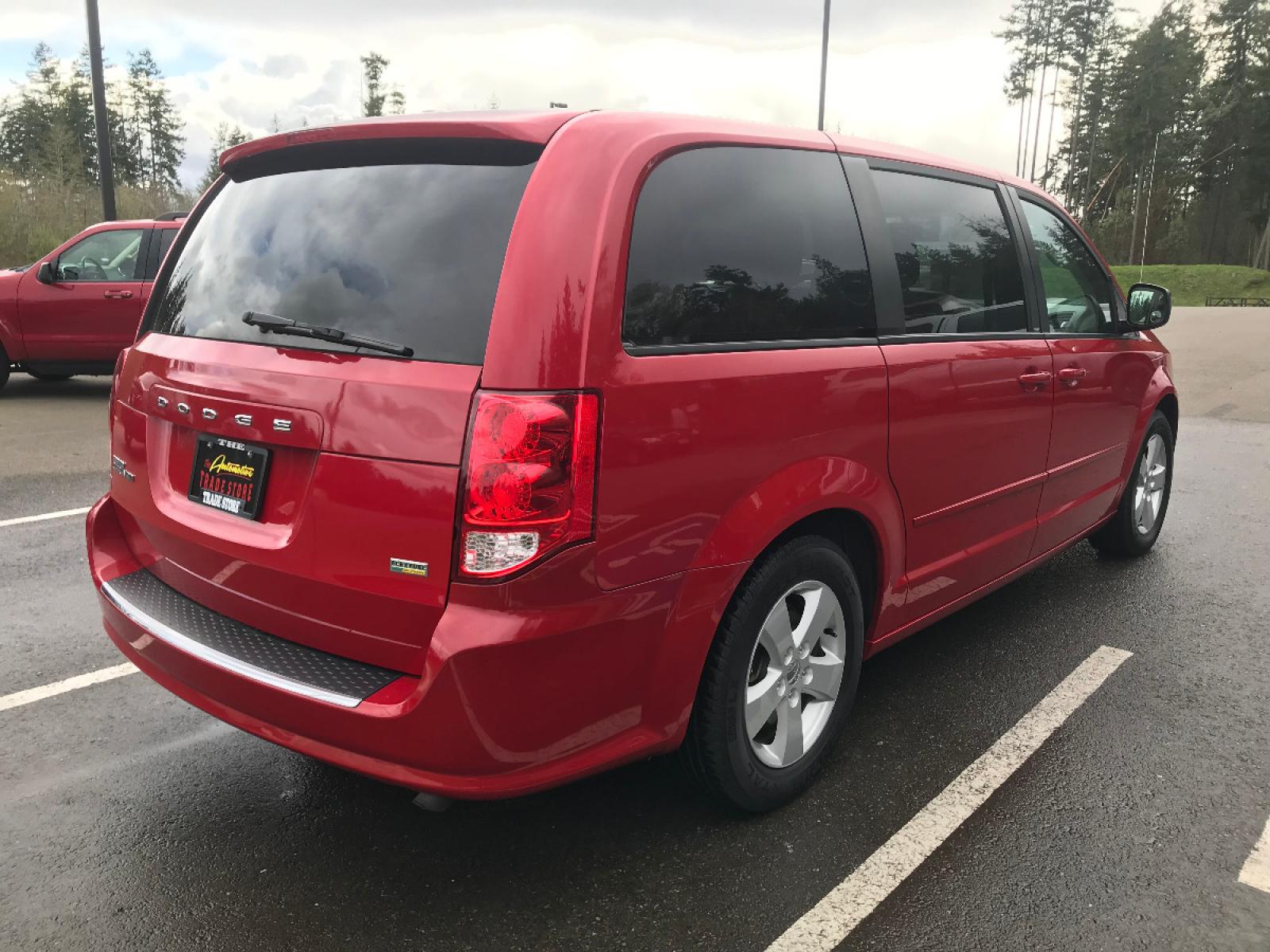 2013 Red /Black Dodge Grand Caravan SE (2C4RDGBG2DR) with an 3.6L V6 DOHC 24V engine, 6-Speed Automatic transmission, located at 1283 SE Sedgwick Road, Port Orchard, WA, 98366, (360) 876-9300, 47.505535, -122.635643 - Well maintained Affordable Car Rentals unit. Call for details and your appointment as this vehicle could be out on rental at any time. We can help arrange financing and warranty purchases too. Visit our website for more photos at thetradestorevehicles.com **Dealer Statement: The Trade Store offer - Photo #5