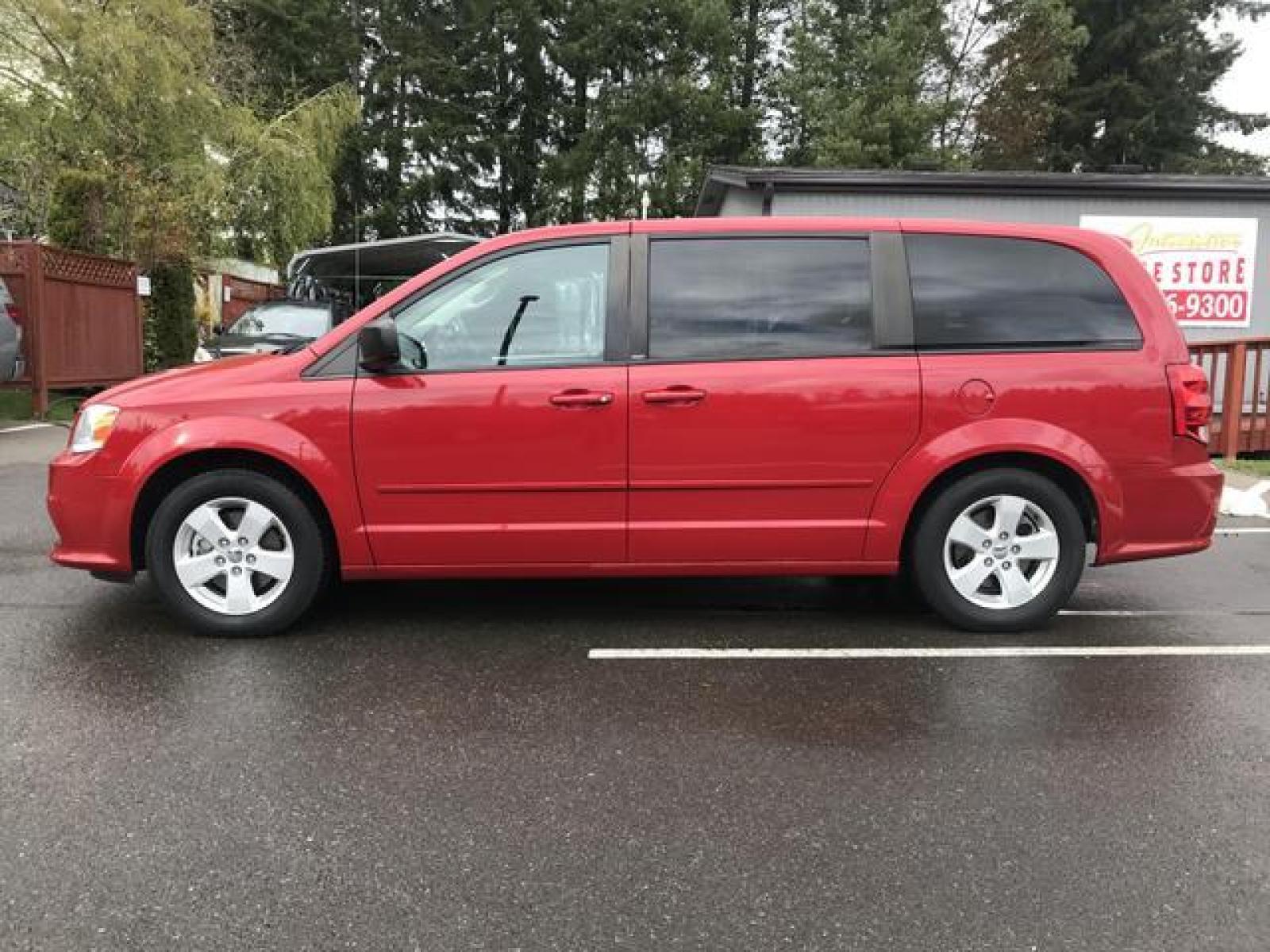 2013 Red /Black Dodge Grand Caravan Passenger SE Minivan 4D (2C4RDGBG2DR) with an 3.6L V6 DOHC 24V engine, Automatic, 6-Spd transmission, located at 1283 SE Sedgwick Road, Port Orchard, WA, 98366, (360) 876-9300, 47.505535, -122.635643 - **Dealer Statement: The Trade Store offers the nicest previously owned inventory you'll find of cars, vans, trucks and more. We offer many banks, credit unions and special financing options to fit your needs regardless of your credit, as well as sourcing of specific vehicles for qualified custom - Photo #2