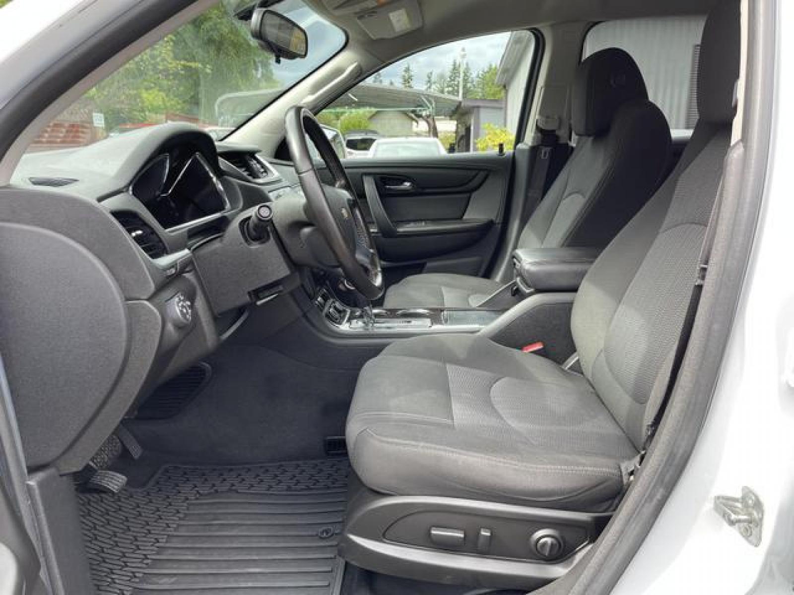 2016 White /Black Chevrolet Traverse LT Sport Utility 4D (1GNKVGKD9GJ) with an 3.6L V6 DOHC 24V engine, Automatic, 6-Spd transmission, located at 1283 SE Sedgwick Road, Port Orchard, WA, 98366, (360) 876-9300, 47.505535, -122.635643 - **Dealer Statement: The Trade Store offers the nicest previously owned inventory you'll find of cars, vans, trucks and more. We offer many banks, credit unions and special financing options to fit your needs regardless of your credit, as well as sourcing of specific vehicles for qualified custom - Photo #9