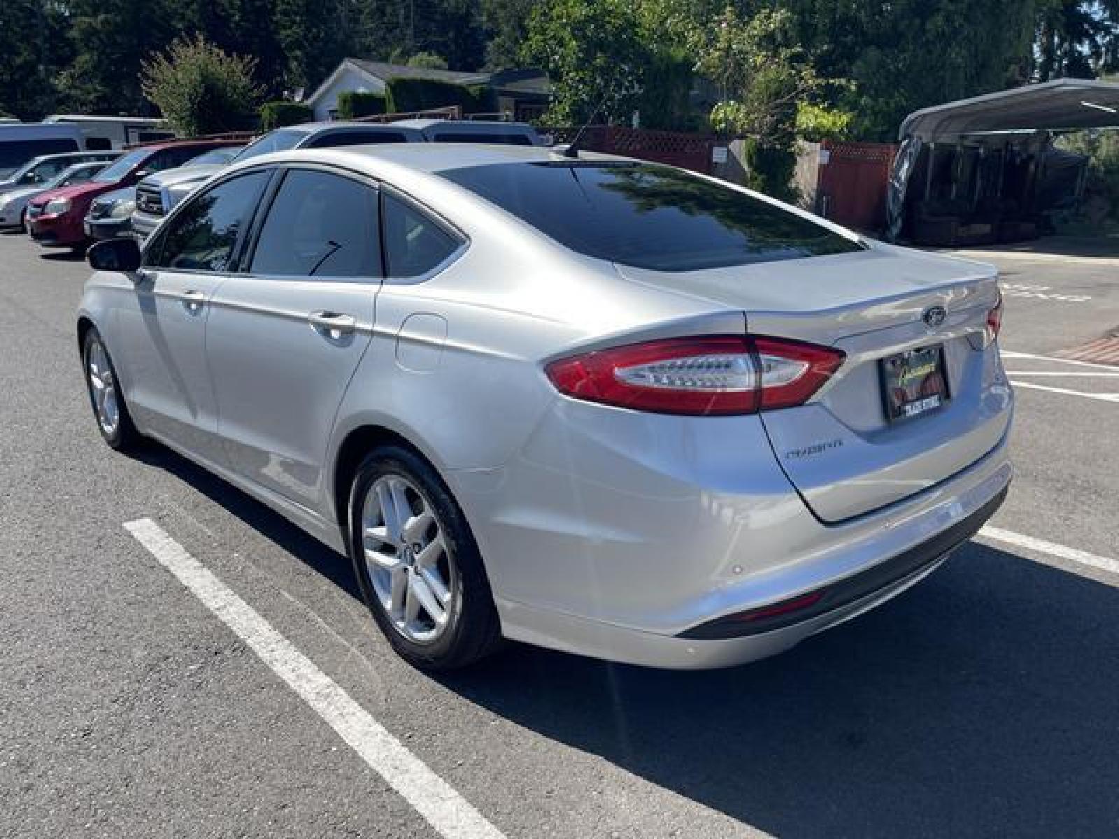 2016 Silver /Black Ford Fusion SE Sedan 4D (3FA6P0H76GR) with an 2.5L L4 DOHC 16V engine, Auto, 6-Spd SelectShift transmission, located at 1283 SE Sedgwick Road, Port Orchard, WA, 98366, (360) 876-9300, 47.505535, -122.635643 - **Dealer Statement: The Trade Store offers the nicest previously owned inventory you'll find of cars, vans, trucks and more. We offer many banks, credit unions and special financing options to fit your needs regardless of your credit, as well as sourcing of specific vehicles for qualified custom - Photo #3