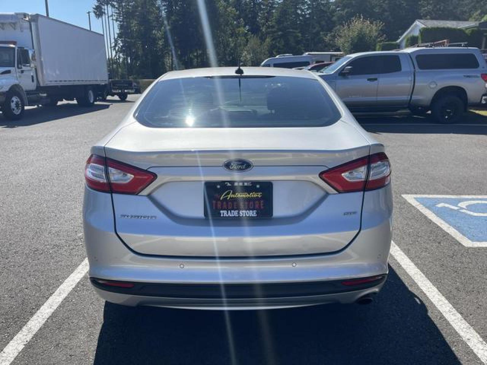 2016 Silver /Black Ford Fusion SE Sedan 4D (3FA6P0H76GR) with an 2.5L L4 DOHC 16V engine, Auto, 6-Spd SelectShift transmission, located at 1283 SE Sedgwick Road, Port Orchard, WA, 98366, (360) 876-9300, 47.505535, -122.635643 - **Dealer Statement: The Trade Store offers the nicest previously owned inventory you'll find of cars, vans, trucks and more. We offer many banks, credit unions and special financing options to fit your needs regardless of your credit, as well as sourcing of specific vehicles for qualified custom - Photo #4