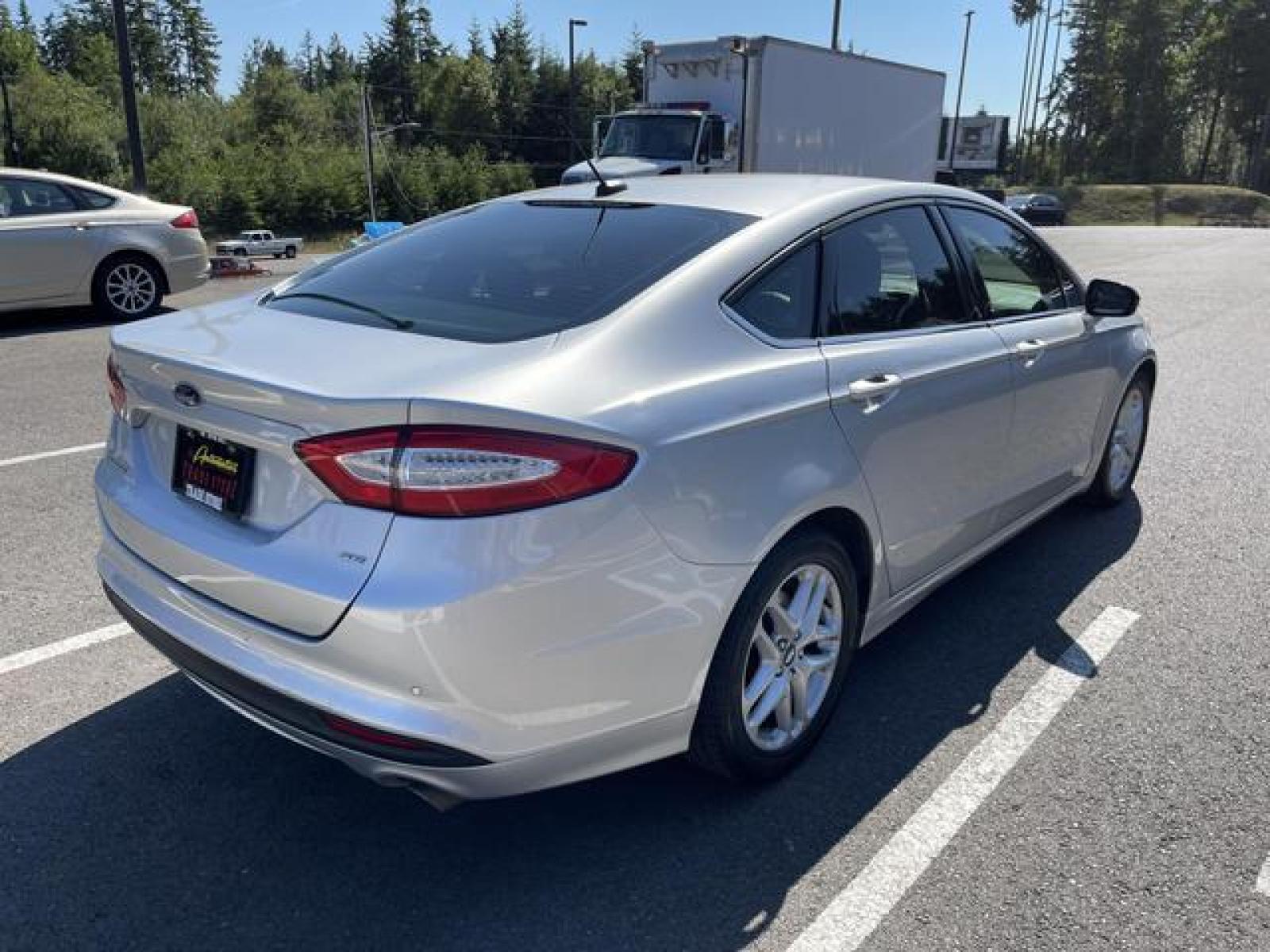2016 Silver /Black Ford Fusion SE Sedan 4D (3FA6P0H76GR) with an 2.5L L4 DOHC 16V engine, Auto, 6-Spd SelectShift transmission, located at 1283 SE Sedgwick Road, Port Orchard, WA, 98366, (360) 876-9300, 47.505535, -122.635643 - **Dealer Statement: The Trade Store offers the nicest previously owned inventory you'll find of cars, vans, trucks and more. We offer many banks, credit unions and special financing options to fit your needs regardless of your credit, as well as sourcing of specific vehicles for qualified custom - Photo #5