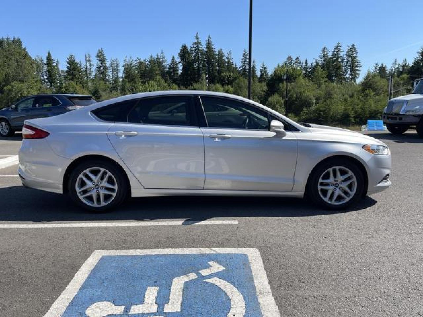 2016 Silver /Black Ford Fusion SE Sedan 4D (3FA6P0H76GR) with an 2.5L L4 DOHC 16V engine, Auto, 6-Spd SelectShift transmission, located at 1283 SE Sedgwick Road, Port Orchard, WA, 98366, (360) 876-9300, 47.505535, -122.635643 - **Dealer Statement: The Trade Store offers the nicest previously owned inventory you'll find of cars, vans, trucks and more. We offer many banks, credit unions and special financing options to fit your needs regardless of your credit, as well as sourcing of specific vehicles for qualified custom - Photo #6