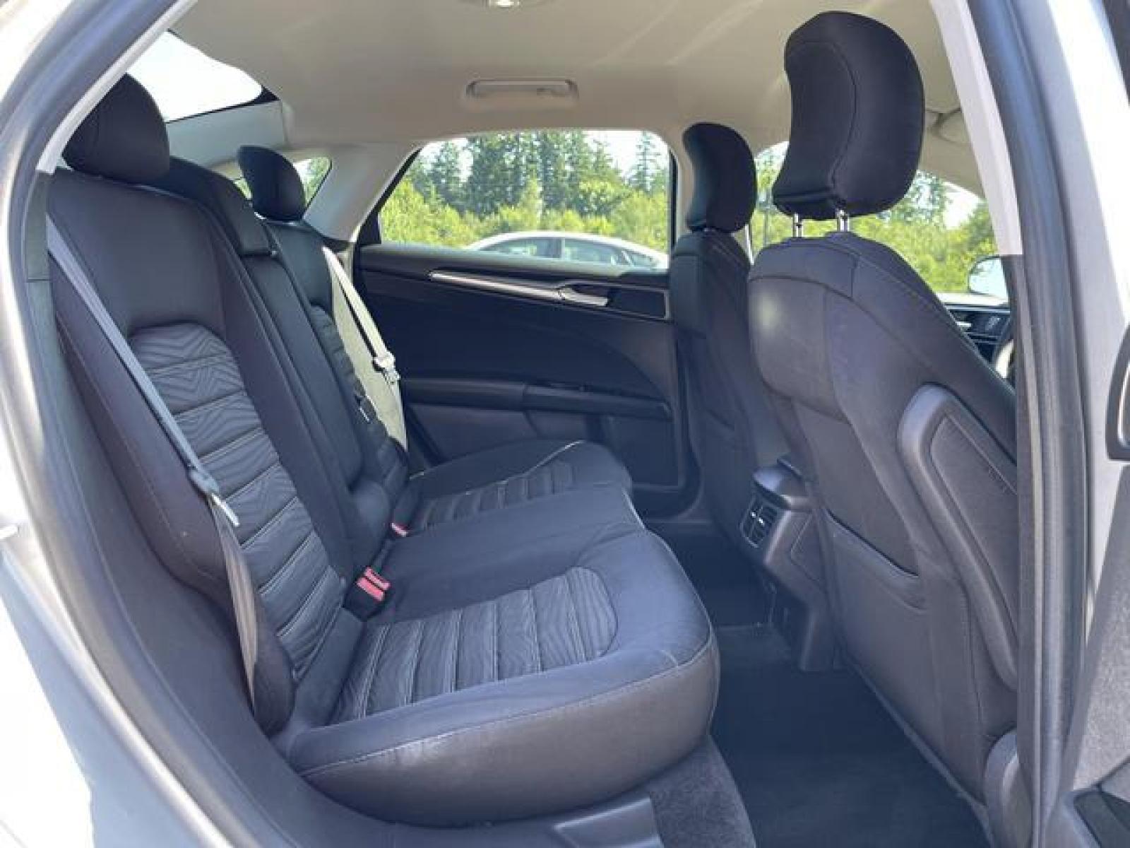 2016 Silver /Black Ford Fusion SE Sedan 4D (3FA6P0H76GR) with an 2.5L L4 DOHC 16V engine, Auto, 6-Spd SelectShift transmission, located at 1283 SE Sedgwick Road, Port Orchard, WA, 98366, (360) 876-9300, 47.505535, -122.635643 - **Dealer Statement: The Trade Store offers the nicest previously owned inventory you'll find of cars, vans, trucks and more. We offer many banks, credit unions and special financing options to fit your needs regardless of your credit, as well as sourcing of specific vehicles for qualified custom - Photo #12