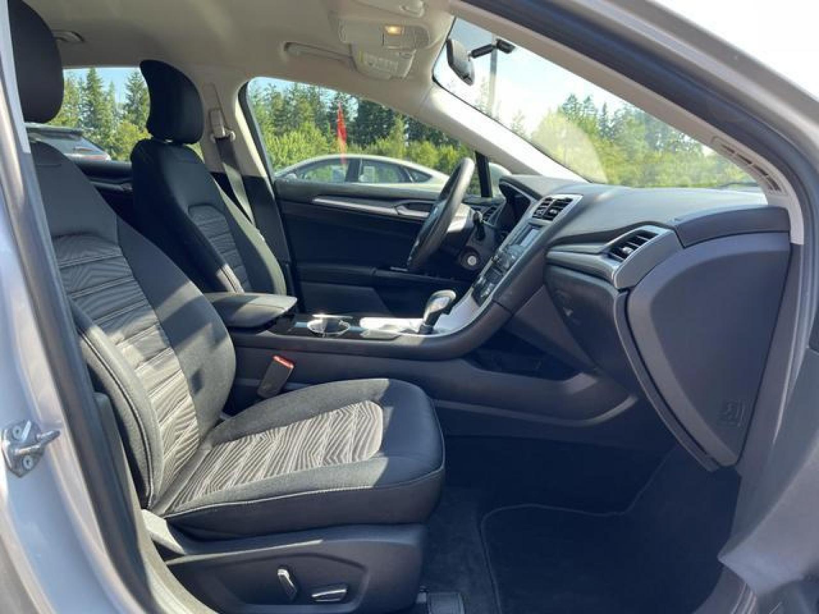 2016 Silver /Black Ford Fusion SE Sedan 4D (3FA6P0H76GR) with an 2.5L L4 DOHC 16V engine, Auto, 6-Spd SelectShift transmission, located at 1283 SE Sedgwick Road, Port Orchard, WA, 98366, (360) 876-9300, 47.505535, -122.635643 - **Dealer Statement: The Trade Store offers the nicest previously owned inventory you'll find of cars, vans, trucks and more. We offer many banks, credit unions and special financing options to fit your needs regardless of your credit, as well as sourcing of specific vehicles for qualified custom - Photo #13