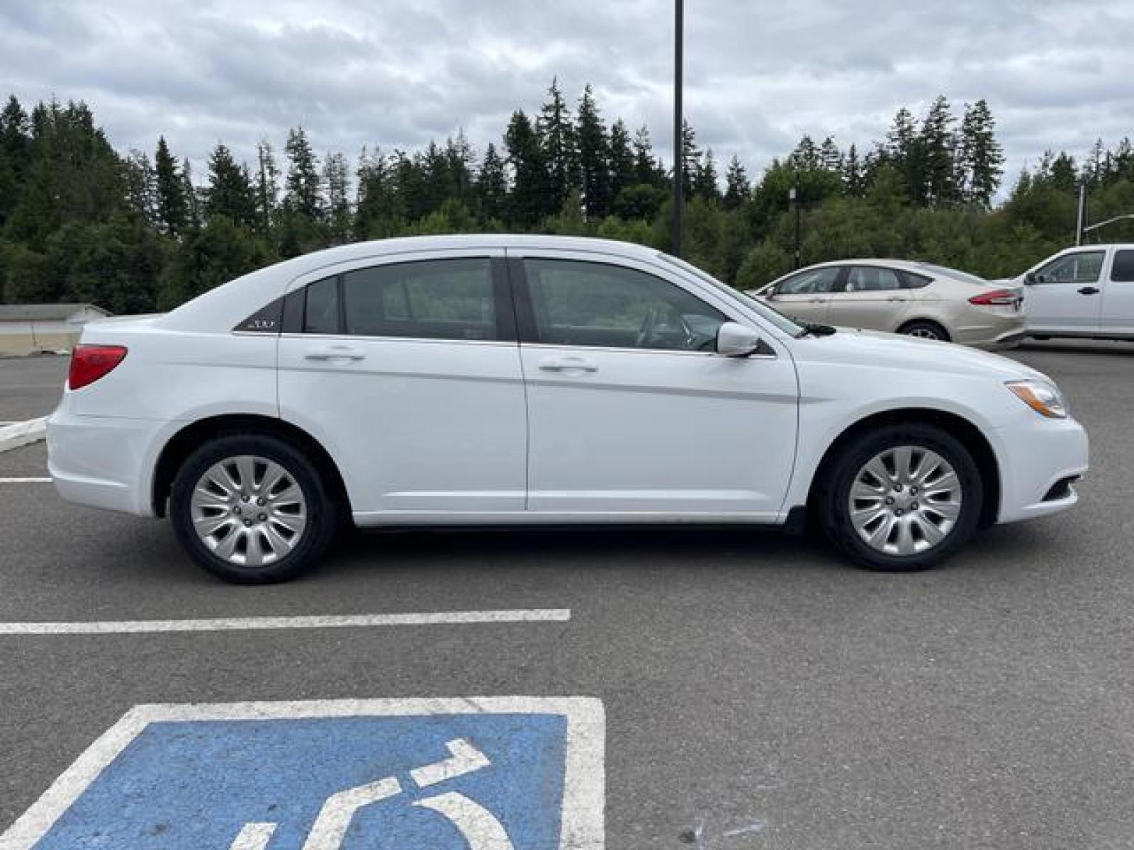 2014 White /Black Chrysler 200 LX Sedan 4D (1C3CCBAB4EN) with an 2.4L L4 DOHC 16V engine, Automatic, 4-Spd transmission, located at 1283 SE Sedgwick Road, Port Orchard, WA, 98366, (360) 876-9300, 47.505535, -122.635643 - **Dealer Statement: The Trade Store offers the nicest previously owned inventory you'll find of cars, vans, trucks and more. We offer many banks, credit unions and special financing options to fit your needs regardless of your credit, as well as sourcing of specific vehicles for qualified custom - Photo #6