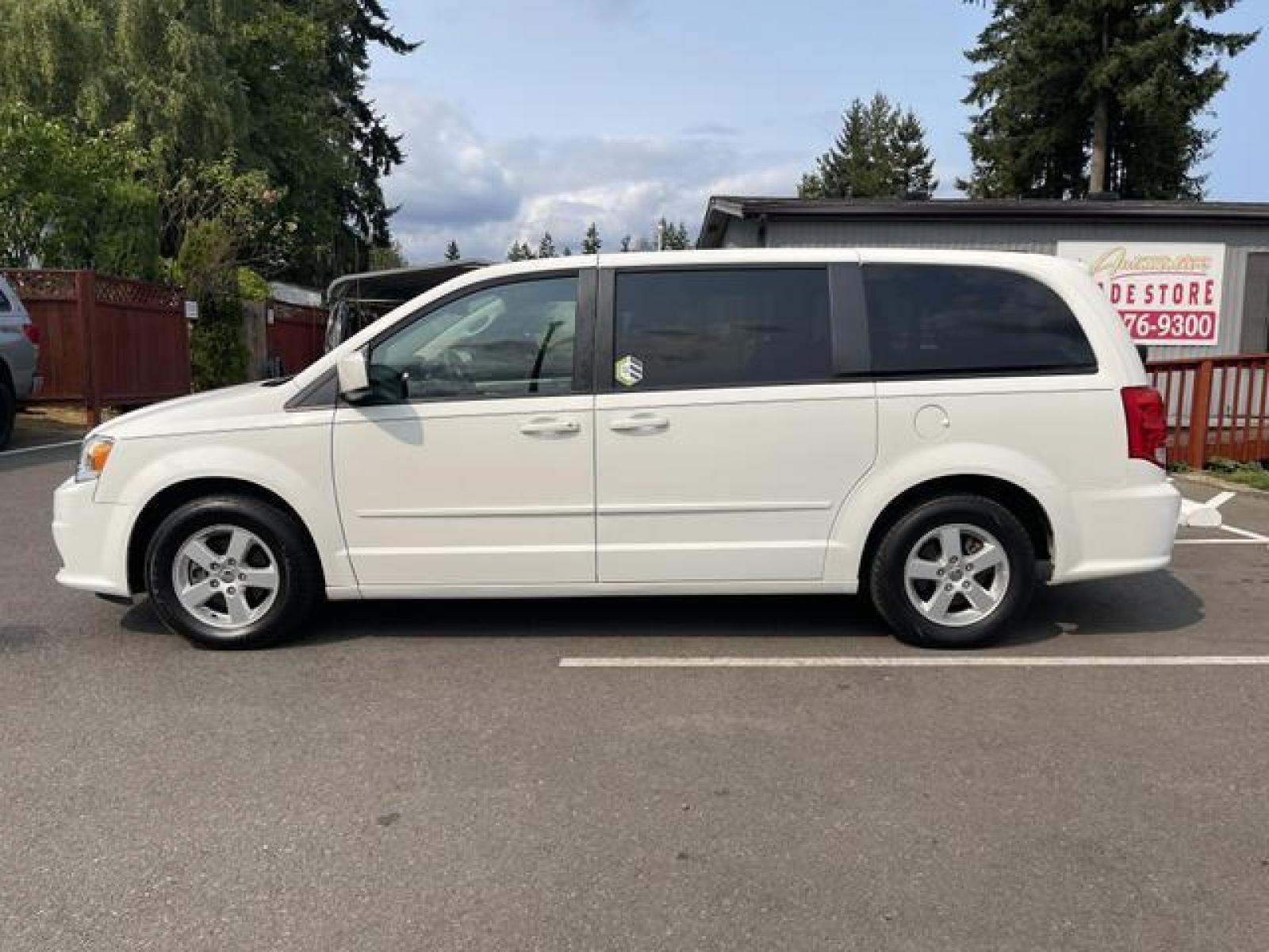 2013 White /Black Dodge Grand Caravan Passenger SXT Minivan 4D (2C4RDGCGXDR) with an 3.6L V6 DOHC 24V engine, Automatic, 6-Spd transmission, located at 1283 SE Sedgwick Road, Port Orchard, WA, 98366, (360) 876-9300, 47.505535, -122.635643 - **Dealer Statement: The Trade Store offers the nicest previously owned inventory you'll find of cars, vans, trucks and more. We offer many banks, credit unions and special financing options to fit your needs regardless of your credit, as well as sourcing of specific vehicles for qualified custom - Photo #2