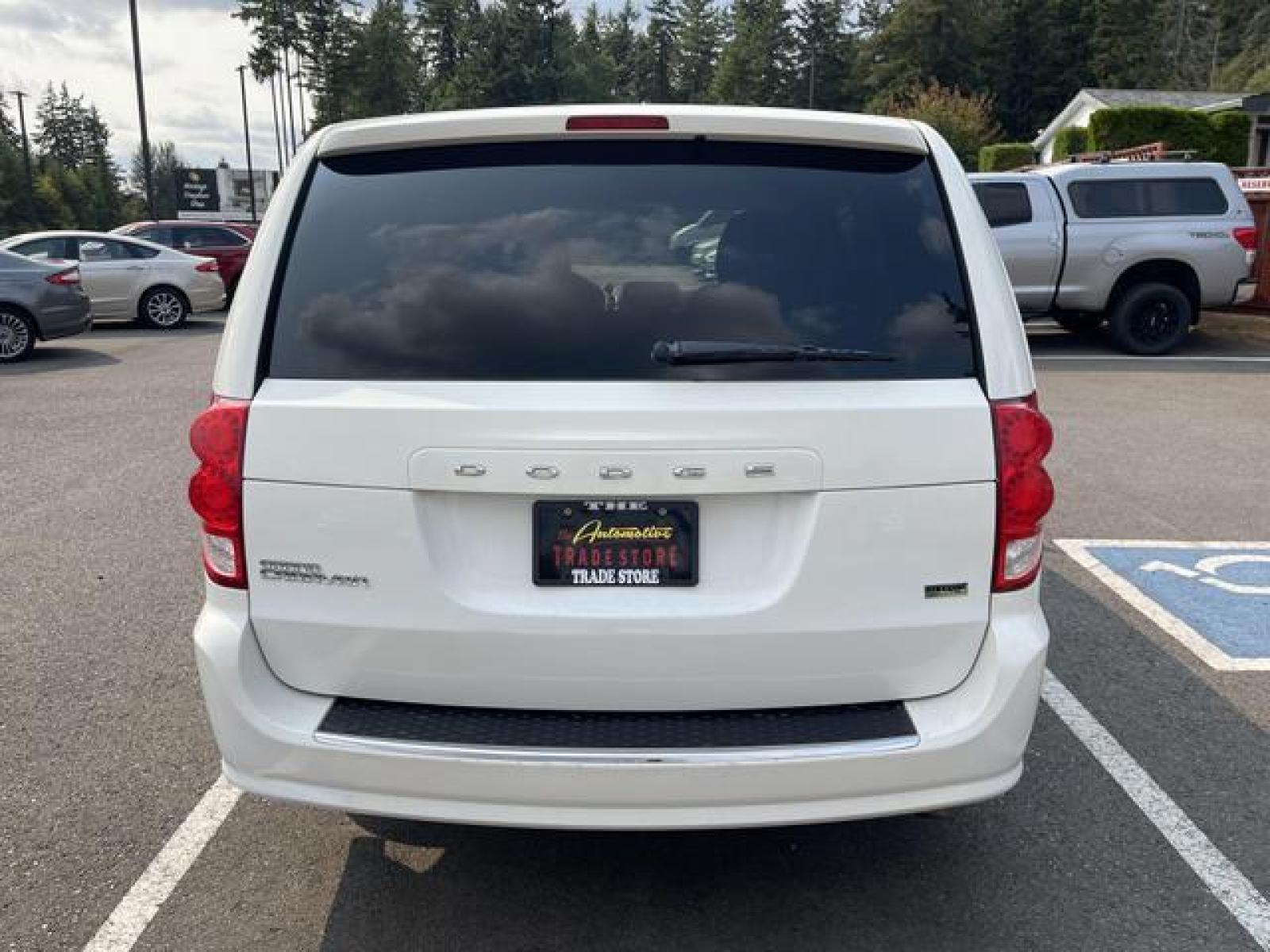 2013 White /Black Dodge Grand Caravan Passenger SXT Minivan 4D (2C4RDGCGXDR) with an 3.6L V6 DOHC 24V engine, Automatic, 6-Spd transmission, located at 1283 SE Sedgwick Road, Port Orchard, WA, 98366, (360) 876-9300, 47.505535, -122.635643 - **Dealer Statement: The Trade Store offers the nicest previously owned inventory you'll find of cars, vans, trucks and more. We offer many banks, credit unions and special financing options to fit your needs regardless of your credit, as well as sourcing of specific vehicles for qualified custom - Photo #4