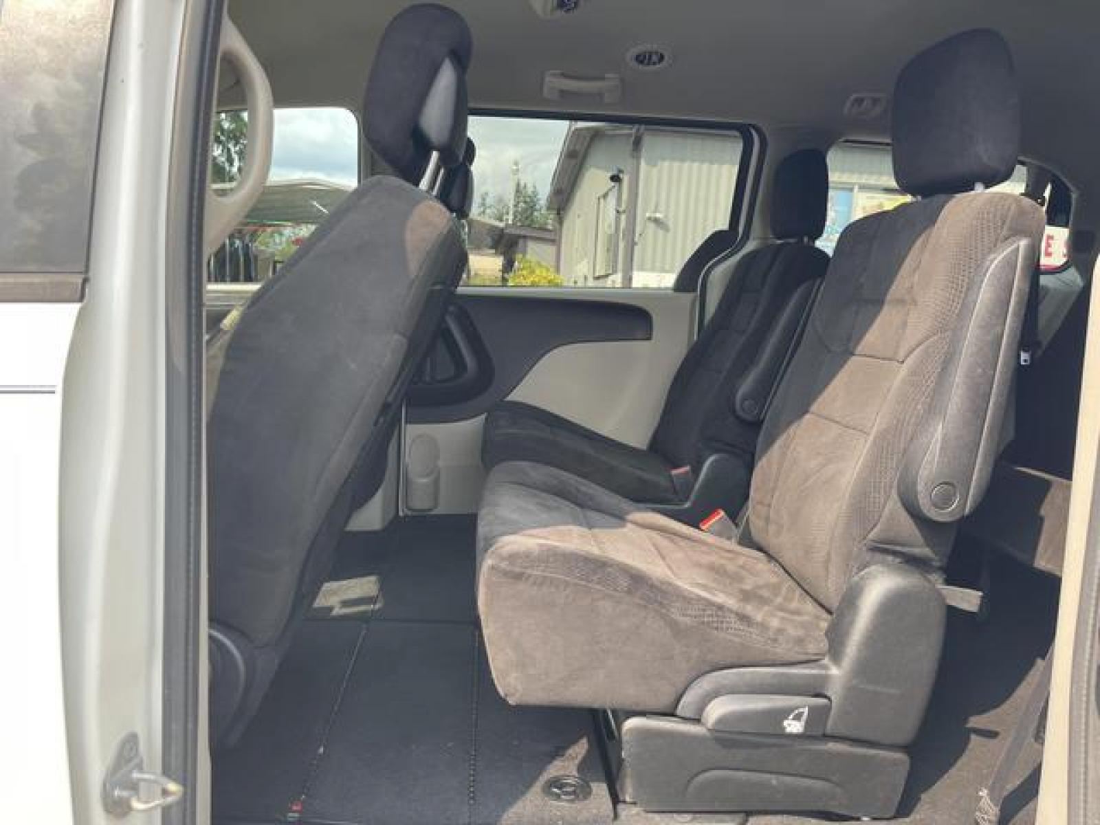 2013 White /Black Dodge Grand Caravan Passenger SXT Minivan 4D (2C4RDGCGXDR) with an 3.6L V6 DOHC 24V engine, Automatic, 6-Spd transmission, located at 1283 SE Sedgwick Road, Port Orchard, WA, 98366, (360) 876-9300, 47.505535, -122.635643 - **Dealer Statement: The Trade Store offers the nicest previously owned inventory you'll find of cars, vans, trucks and more. We offer many banks, credit unions and special financing options to fit your needs regardless of your credit, as well as sourcing of specific vehicles for qualified custom - Photo #10