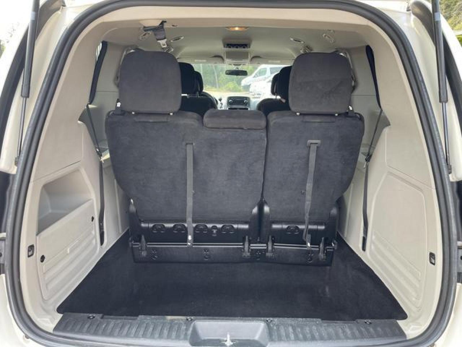 2013 White /Black Dodge Grand Caravan Passenger SXT Minivan 4D (2C4RDGCGXDR) with an 3.6L V6 DOHC 24V engine, Automatic, 6-Spd transmission, located at 1283 SE Sedgwick Road, Port Orchard, WA, 98366, (360) 876-9300, 47.505535, -122.635643 - **Dealer Statement: The Trade Store offers the nicest previously owned inventory you'll find of cars, vans, trucks and more. We offer many banks, credit unions and special financing options to fit your needs regardless of your credit, as well as sourcing of specific vehicles for qualified custom - Photo #12