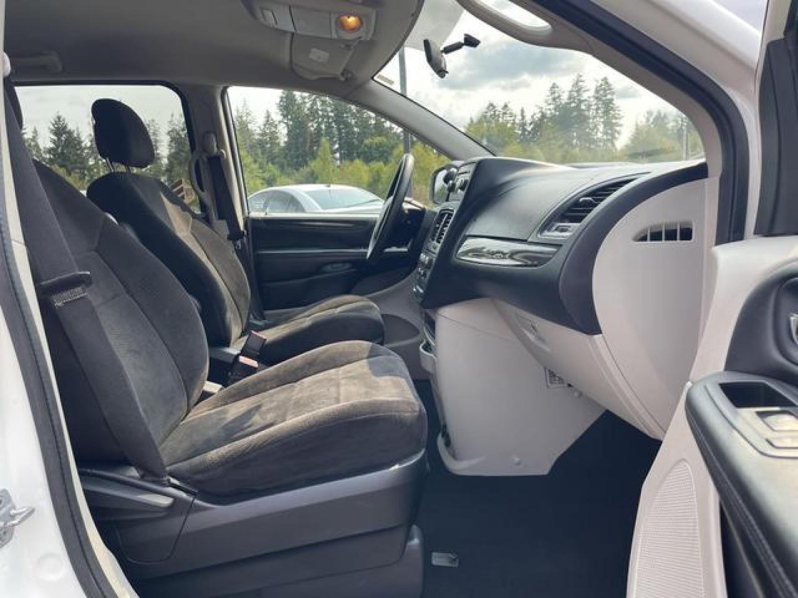 2013 White /Black Dodge Grand Caravan Passenger SXT Minivan 4D (2C4RDGCGXDR) with an 3.6L V6 DOHC 24V engine, Automatic, 6-Spd transmission, located at 1283 SE Sedgwick Road, Port Orchard, WA, 98366, (360) 876-9300, 47.505535, -122.635643 - **Dealer Statement: The Trade Store offers the nicest previously owned inventory you'll find of cars, vans, trucks and more. We offer many banks, credit unions and special financing options to fit your needs regardless of your credit, as well as sourcing of specific vehicles for qualified custom - Photo #15