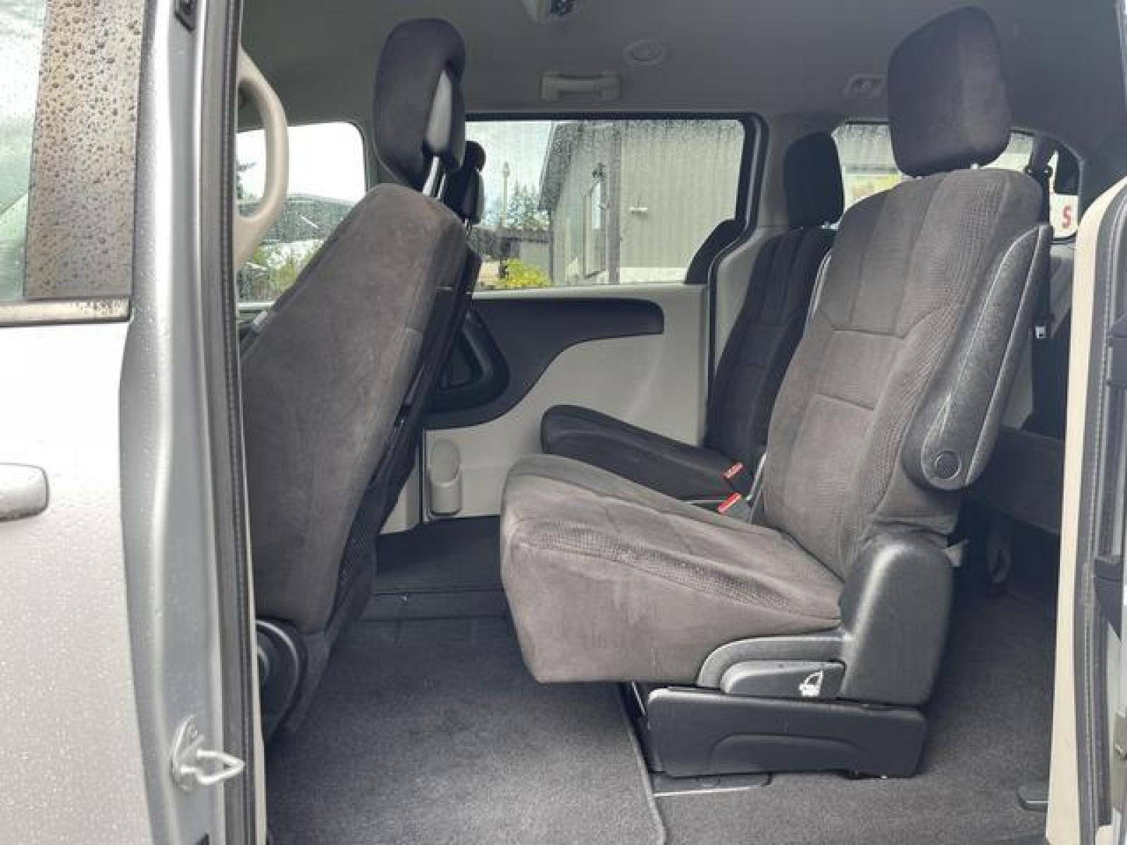 2012 Silver /Black Dodge Grand Caravan Passenger SE Minivan 4D (2C4RDGBG8CR) with an 3.6L V6 DOHC 24V engine, Automatic, 6-Spd transmission, located at 1283 SE Sedgwick Road, Port Orchard, WA, 98366, (360) 876-9300, 47.505535, -122.635643 - **Dealer Statement: The Trade Store offers the nicest previously owned inventory you'll find of cars, vans, trucks and more. We offer many banks, credit unions and special financing options to fit your needs regardless of your credit, as well as sourcing of specific vehicles for qualified custom - Photo #4